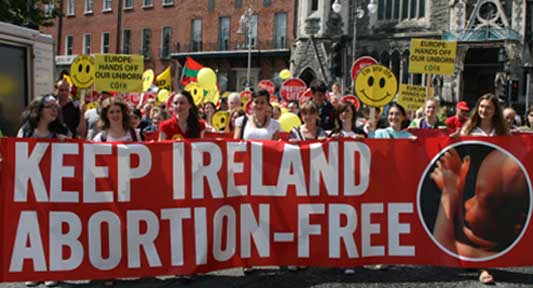 Ιρλανδία: Οργή για το θάνατο γυναίκας στην οποία δεν επετράπη η άμβλωση