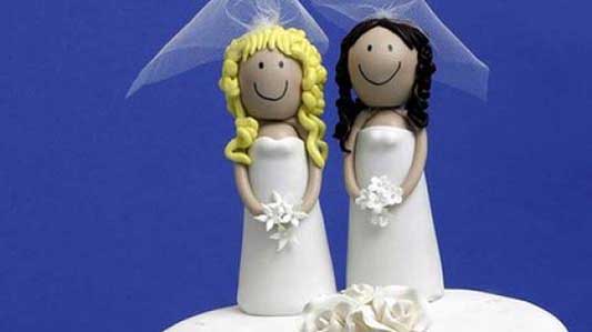 Νόμιμοι οι γάμοι ομοφυλόφιλων στην Ισπανία